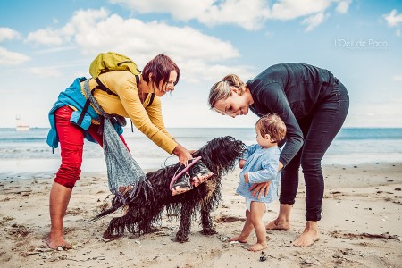 Un Œil sur votre famille – Charlotte et Milla avec chien